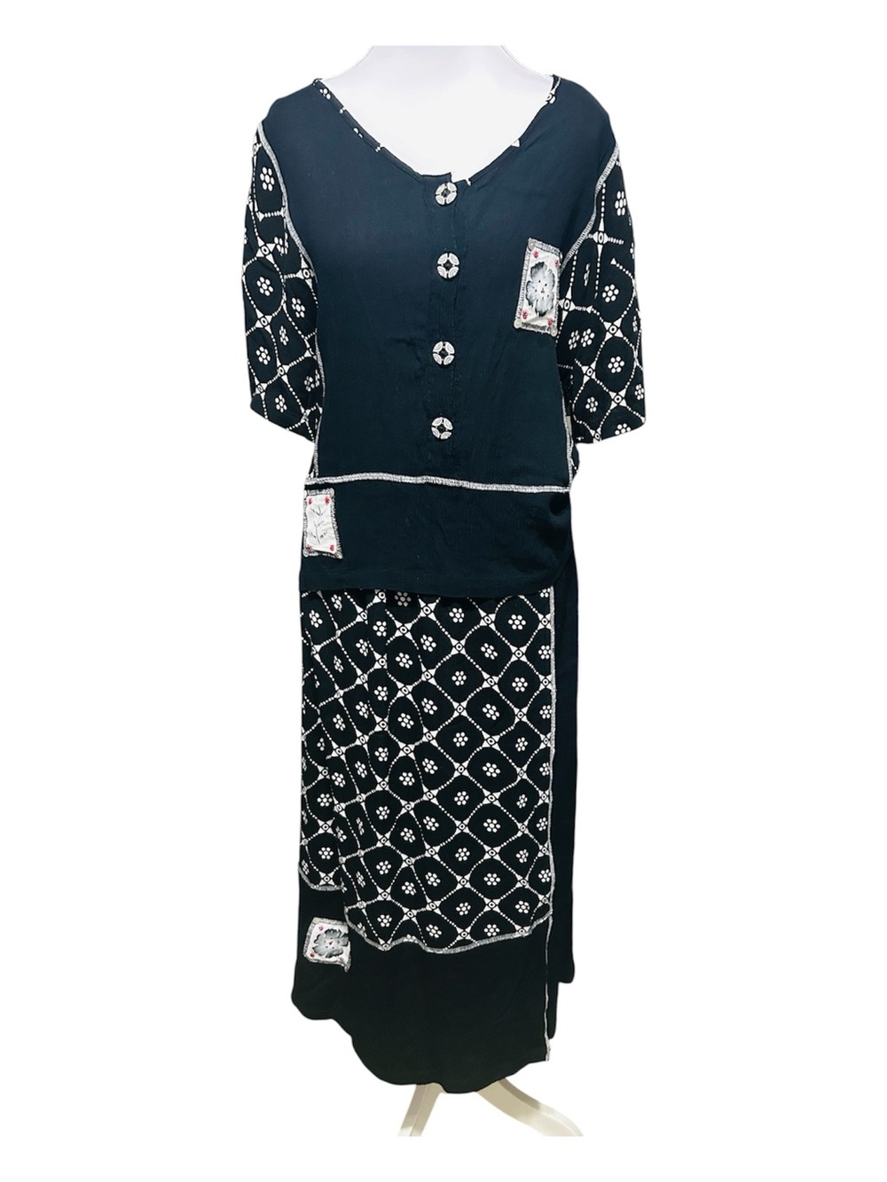 Draper's & Damon's  Black and White Geometric Print Blouse and Skirt Set